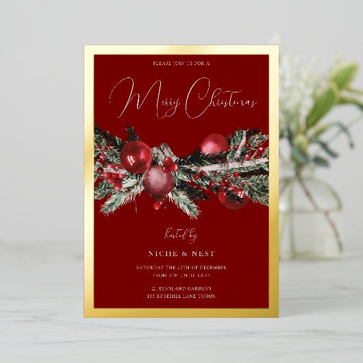 Rode klassieke kerstfeest gouden grens folie uitnodiging (Staand Voorkant)