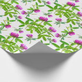 Rode Klavers op Wit Cadeaupapier (Hoek)