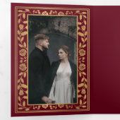 Rode Koninklijke Middeleeuwse Zwaard Huwelijk QR C Drieluik Uitnodiging (Binnenzijde eerst)