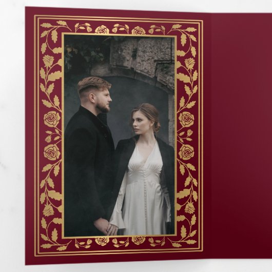 Rode Koninklijke Middeleeuwse Zwaard Huwelijk QR C Drieluik Uitnodiging (Binnenzijde eerst)