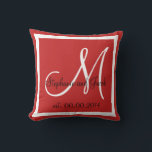 rode koppel/familie/weddenschap-kussen kussen<br><div class="desc">Gepersonaliseerde roze, zwarte en witte monogrammed kussen met bruid- en bruinnamen en trouwdatum in decoratief script.Solid tan gekleurde achtergrond. Maakt een groot geschenk voor nieuwe weds. Elegant, trendy, accessoire voor je slaapkamer, favoriete stoel of elke kamer thuis in je familie. Pas je aan met je namen, monogram initiaal en trouwdatum....</div>