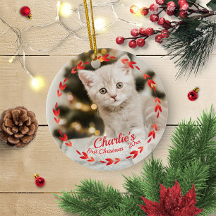 Rode Krans Kat Eerste Kerstmis Eenvoudige Foto Keramisch Ornament
