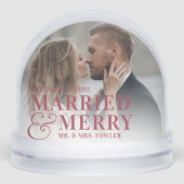 Rode Lettering Getrouwd & Vrolijk Trouwfoto Sneeuwbol (Voorkant)