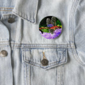 Rode libel op Violet Purple Flowers Ronde Button 5,7 Cm (In situ)