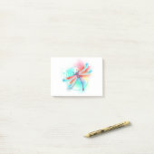 Rode libel op waterverf achtergrond post-it® notes (Op bureau)