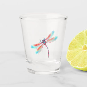 Rode libel op waterverf achtergrond shot glas