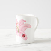 Rode lieveheersbeestje roze lelie bloem aangepaste porselein kop (Voorkant rechts)