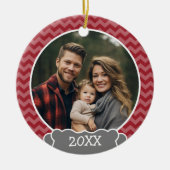 Rode lijst voor chevrons met jaar keramisch ornament (Voorkant)