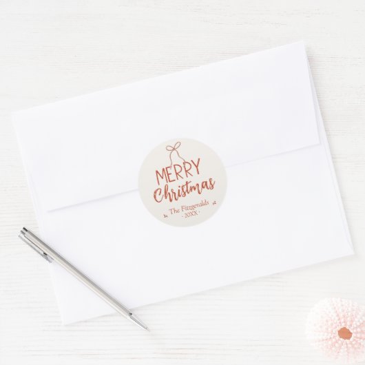 Rode lint Prettig Kerstmis op Maat Ronde Sticker (Envelop)