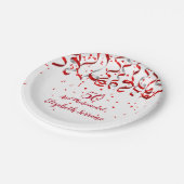 Rode linten en verjaardagsfeestje in Confetti Papieren Bordje (Gekanteld)