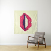 Rode lippen gemaakt van kleine driehoeken, elfelve wandkleed (In Situ (horizontaal))