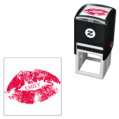 Rode lippen op witte achtergrond  zelfinktende stempel (In situ)