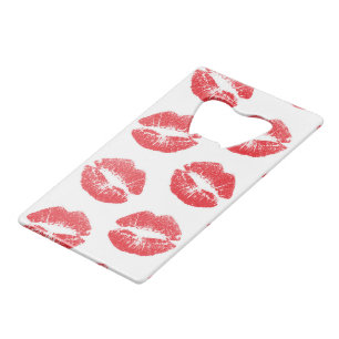 Rode lippen, patroon van lippen, rode lippenstift, creditkaart flessenopener