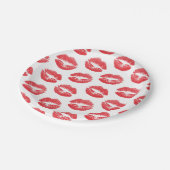 Rode lippen, patroon van lippen, rode lippenstift, papieren bordje (Gekanteld)