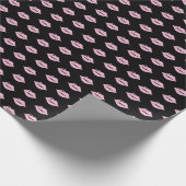 Rode lippen simpel op een zwarte party cadeaupapier (Hoek)