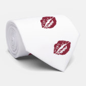 Rode lippen smooch kiss lipstick mark stropdas (Opgerold)