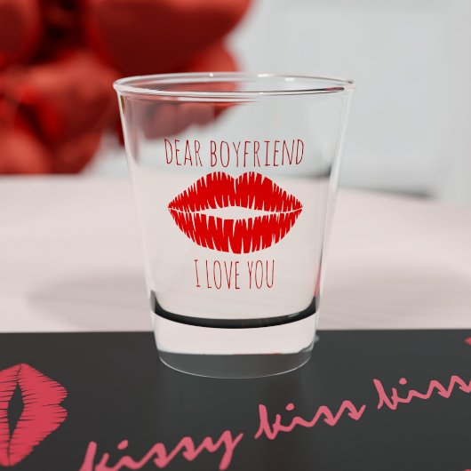 rode lippenstift kus lieve vriendje geschoten glas