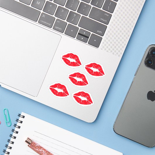 Rode lippenstift lippen kussen  sticker (Laptop met iPhone)