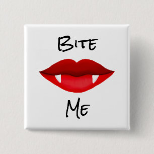 Rode lips met Vampier Fangs Button