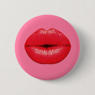 Rode lipstick grote pop lippen op girale roze ronde button 5,7 cm