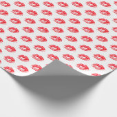 Rode lipsticks op wit omslagpapier cadeaupapier (Hoek)