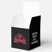 Rode Lotus bloem azuur, achtergrond, gepersonalise Bedankdoosjes (Geopend)