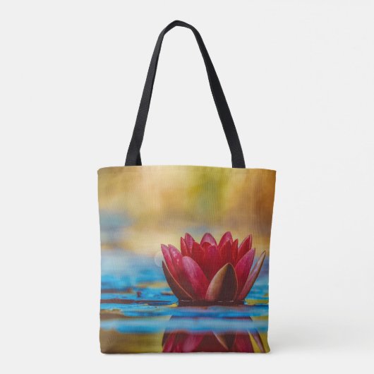 Rode Lotus Bloem Blauwe en Gouden Accenten Tote Bag (Achterkant)