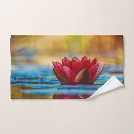 Rode Lotusbloem Landschap, Zen Bad Handdoek (Handdoek)
