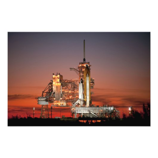 Rode lucht bij de lancering van Spaceshuttle Atlan Foto Afdruk (Voorkant)