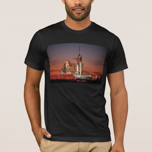 Rode lucht bij de lancering van Spaceshuttle Atlan T-shirt (Voorkant)