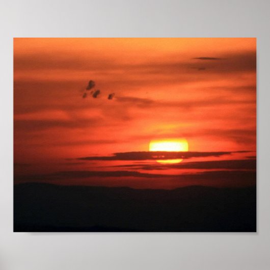 Rode lucht boven het dal poster (Voorkant)