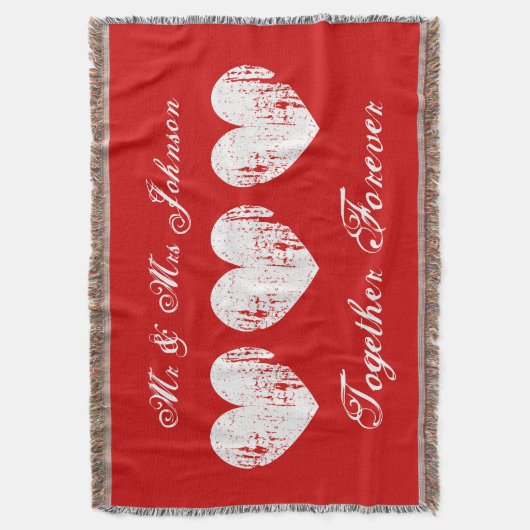 Rode meneer en mevrouw gooien deken voor pasgetrou (Voorkant Verticaal)