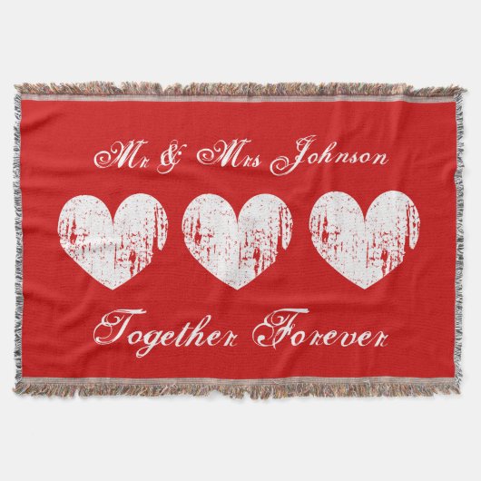 Rode meneer en mevrouw gooien deken voor pasgetrou (Voorkant)