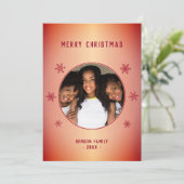 Rode Metallic Sneeuwvlok Familie Foto Kerstkaart (Staand voorkant)