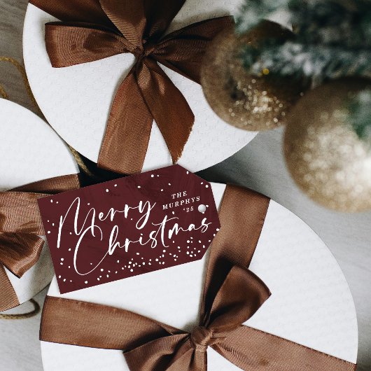 Rode moderne sneeuwbol Merry Christmas-cadeautag Cadeaulabel