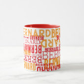 Rode mok met koele typografie van namen (Midden)