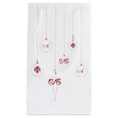 Rode Monogram Bauble Hangende Ornamenten Gift Bag Klein Cadeauzakje (Voorkant)