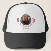 Rode Monogram Echtgenoten Foto Huwelijksjubileum Trucker Pet (Voorkant)