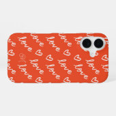 Rode Monogram Lieve Hartjes Patroon iPhone 16 Hoesje (Achterkant horizontaal)