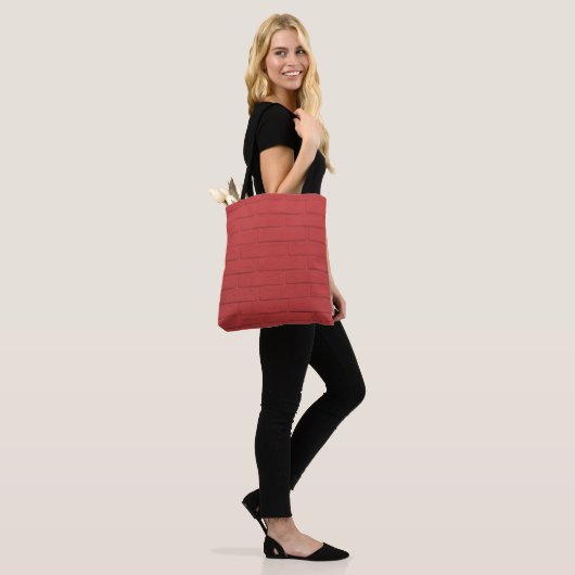 rode muur tote bag (Op model)