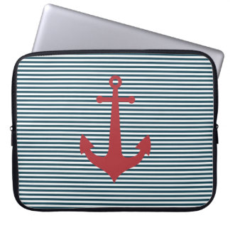 Rode nautische anker op gestreepte blauwe achtergr laptop sleeve