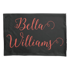 Rode noot op zwart kussensloop