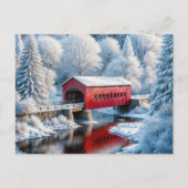 Rode overdekte kerstbrug in het winterbos feestdagenkaart (Voorkant)