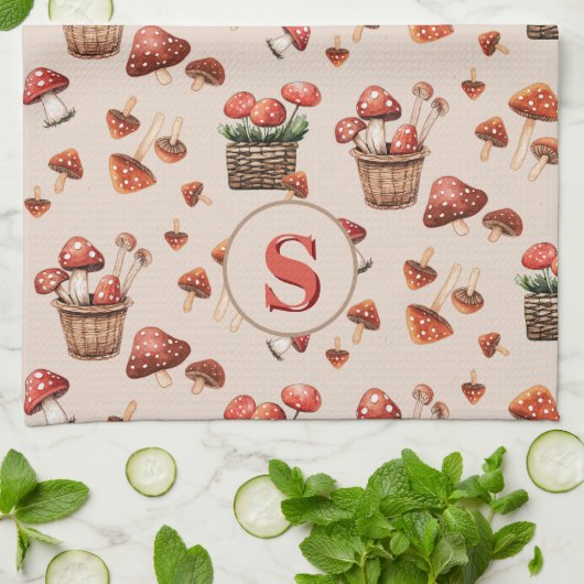 Rode Paddenstoelen Patroon Monogram Initiaal Theedoek (Gevouwen)