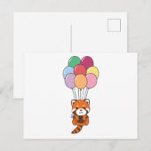 Rode panda vliegt omhoog met kleurrijke ballonnen briefkaart (Voorkant / Achterkant)