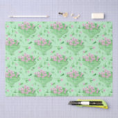 Rode pansies groene kom en achtergrond tissuepapier (Craft)