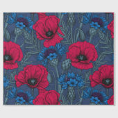 Rode papaver en blauwe cornbloemen op blauw cadeaupapier (Vlak)