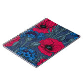 Rode papaver en blauwe cornbloemen op blauw notitieboek (Linkerzijde)