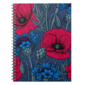 Rode papaver en blauwe cornbloemen op blauw notitieboek (Voorkant)