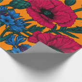 Rode papaver en blauwe cornbloemen op sinaasappel cadeaupapier (Hoek)